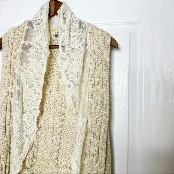 KNITTED & KNOTTED Anthropologie Beige Tan Open Cardigan White Lace Trim Long M/L - Picture 2 of 8